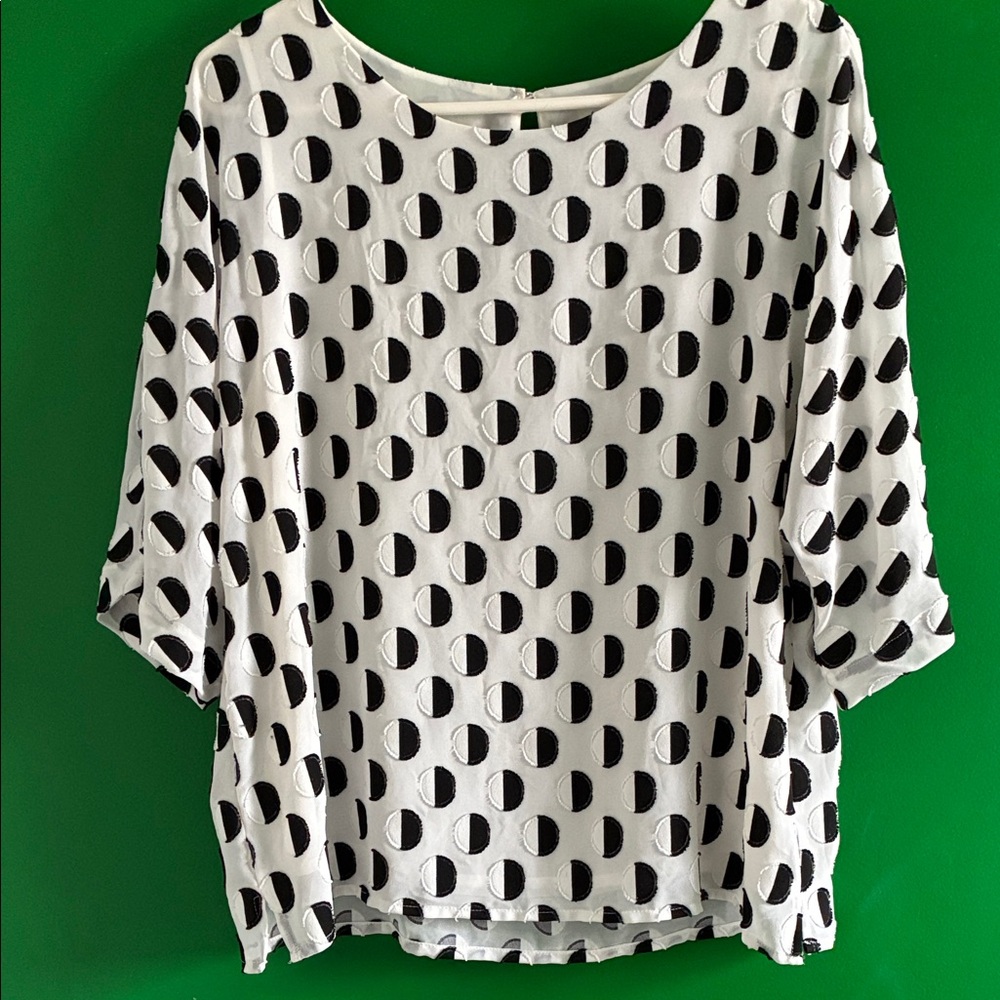 Vince Camuto Women’s size Medium Black and White Polka Dot Blouse